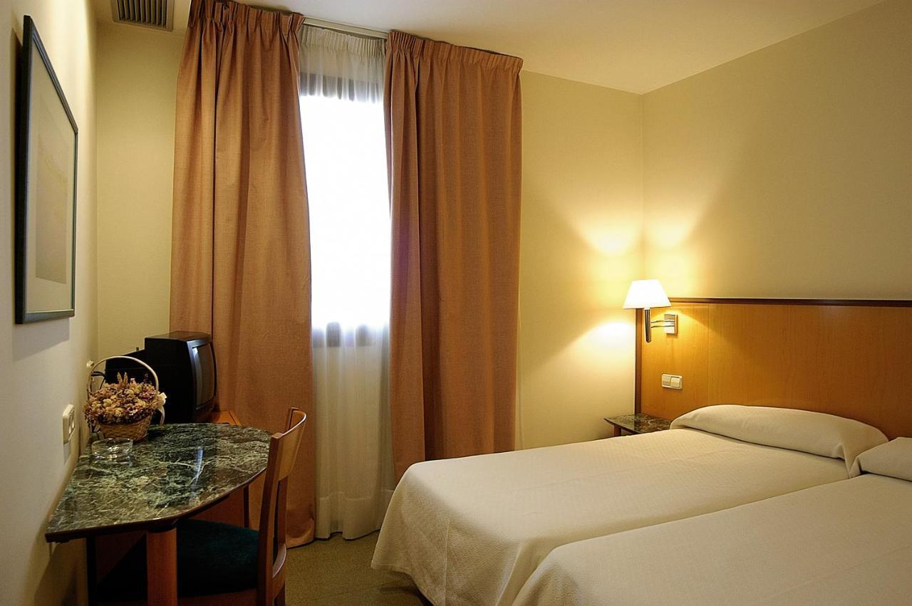 Hostal Meson Pepa Logrono Exterior photo